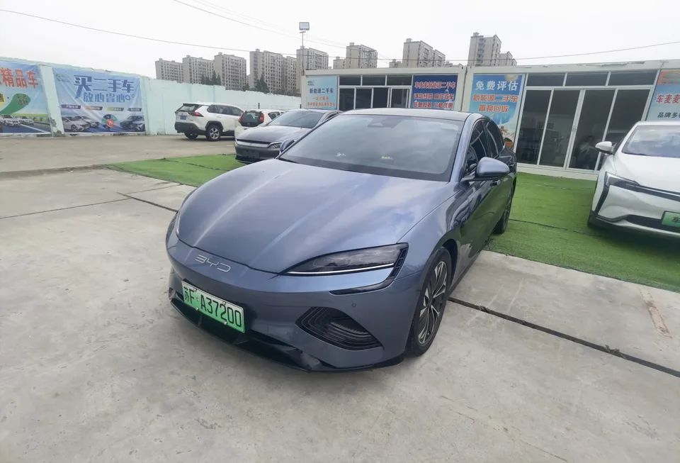 BYD Seal seal 2022 550KM Standard Range Rear-wheel Drive Premium Edition 2022 — photo 1, buy with delivery to Moscow