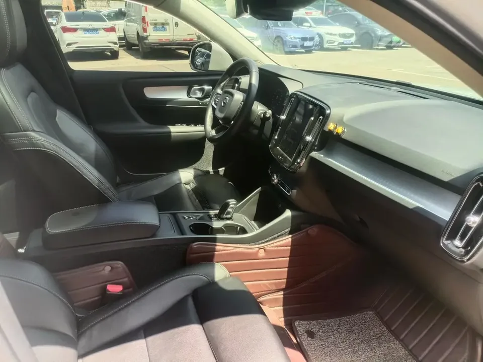 Volvo XC40 Volvo XC40 (imported) 2019 T4 2024 — thumbnail 3