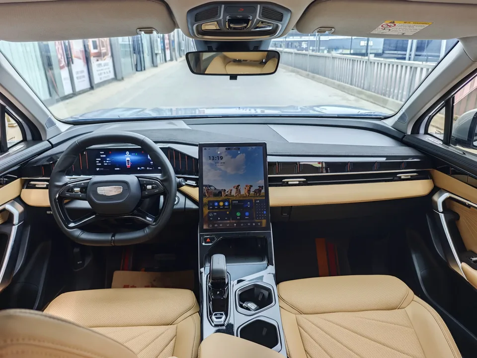 Geely Atlas L Boyue L 2023 1.5TD DCT Premium 2023 — thumbnail 3