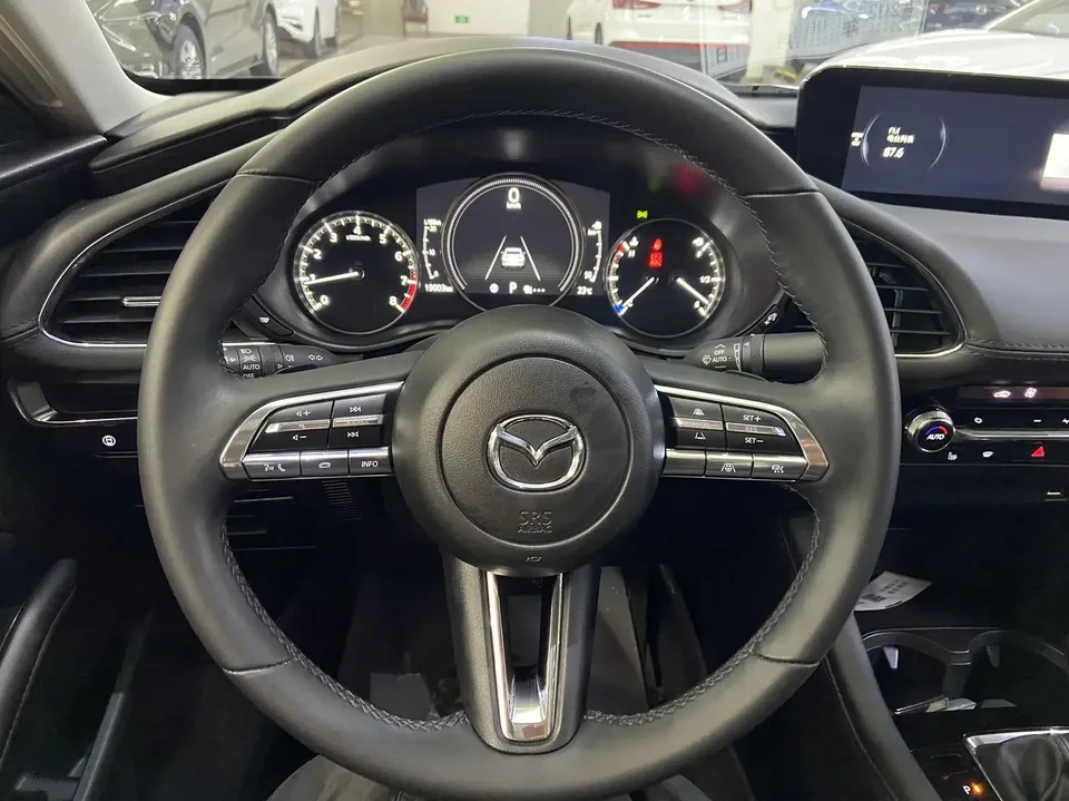 Mazda Axela Mazda3 Angkesela 2022 2.0L Automatic Elegant Edition 2023 — thumbnail 5