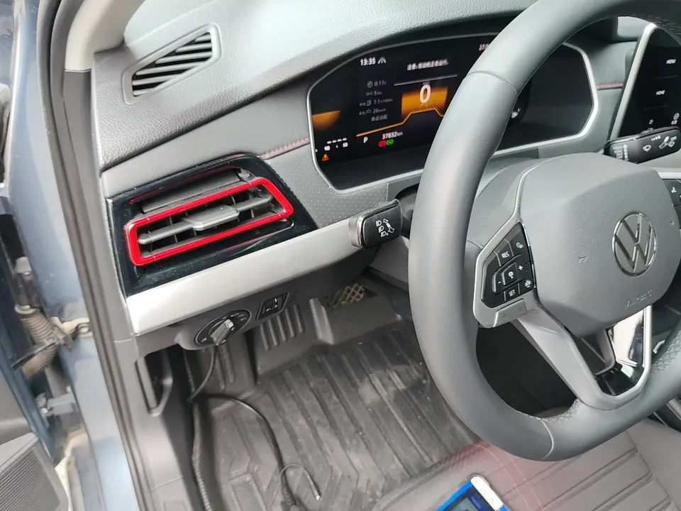 Volkswagen Lavida Lavida 2023 300TSI DSG Starry Sky Edition 2024 — thumbnail 4
