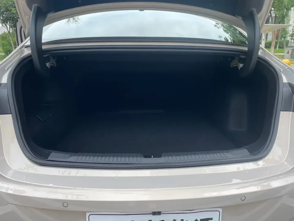 Roewe M7 DMH Roewe M7 DMH 2025 160km Premium Edition 2025 — thumbnail 3