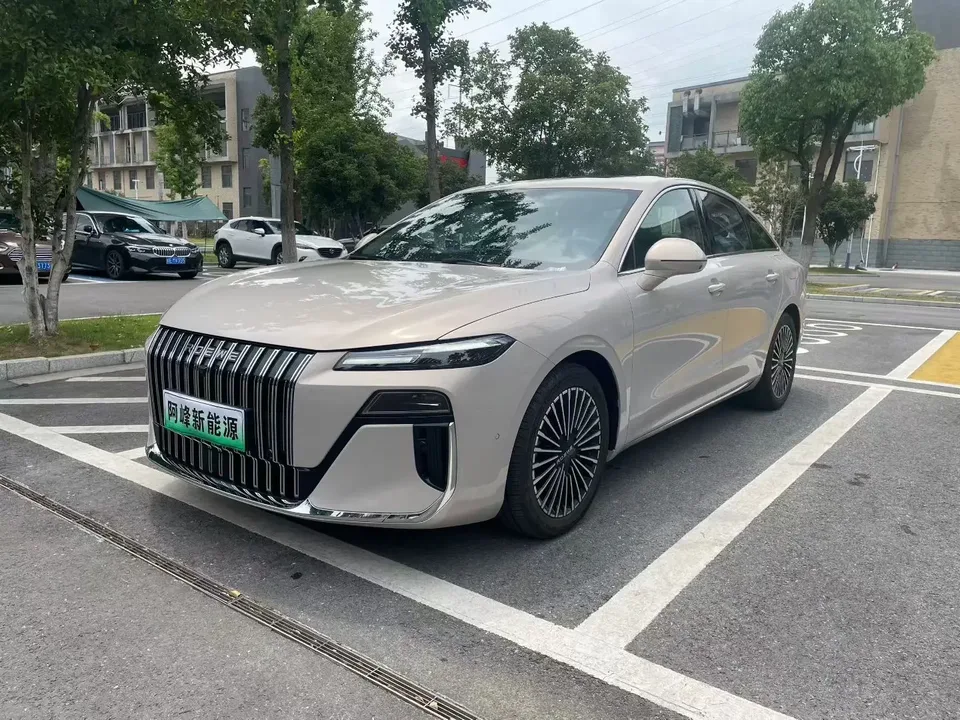 Roewe M7 DMH Roewe M7 DMH 2025 160km Premium Edition 2025 — photo 1, buy with delivery to Moscow