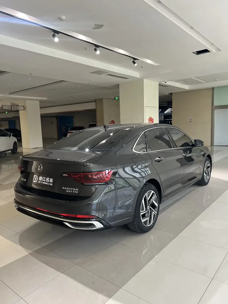 Volkswagen Sagitar Sagitar 2023 300TSI DSG Beyond Edition 2024 — thumbnail 4