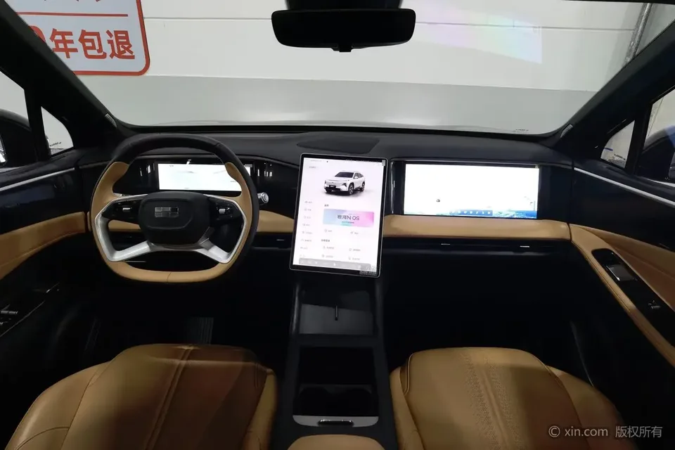 Geely Galaxy L7 Galaxy L7 2024 1.5T DHT 55km PRO Longteng Edition 2024 — thumbnail 4