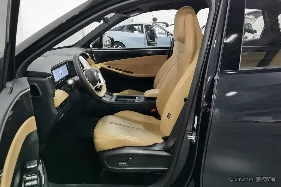 Geely Galaxy L7 Galaxy L7 2024 1.5T DHT 55km PRO Longteng Edition 2024 — thumbnail 5