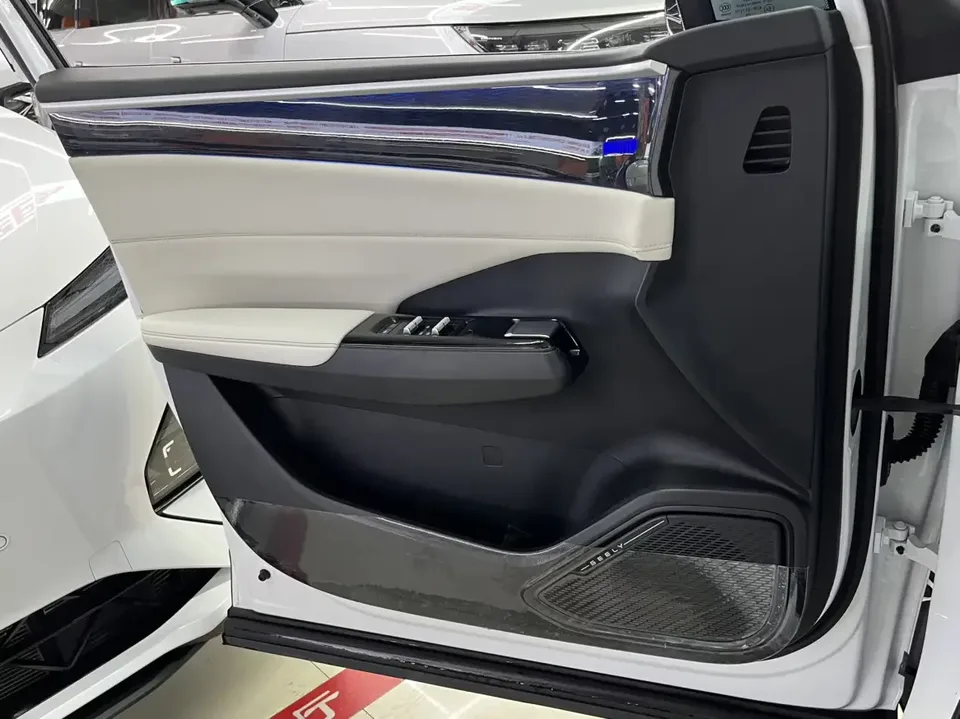 Geely Galaxy L7 Galaxy L7 2024 1.5T DHT 115km MAX Longteng Edition 2024 — миниатюра 3