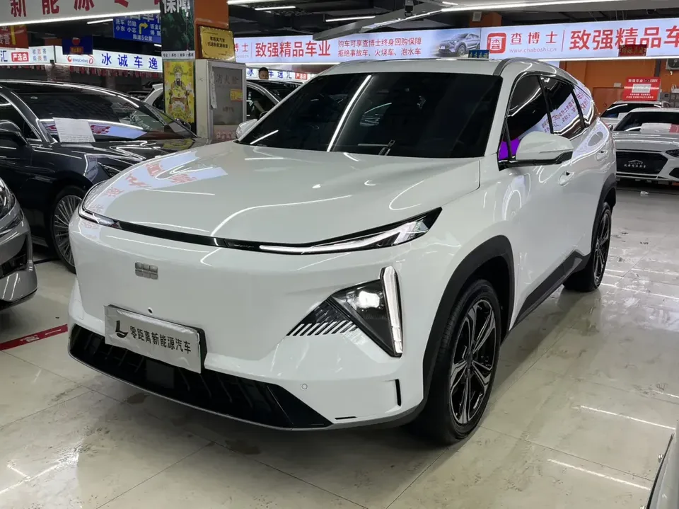Geely Galaxy L7 Galaxy L7 2024 1.5T DHT 115km MAX Longteng Edition 2024 — photo 1, buy with delivery to Moscow