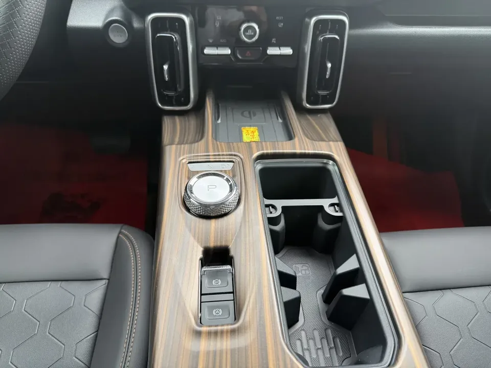Haval Dargo Harvard dog 2024 1.5T 2WD Border Collie Edition 2024 — thumbnail 4