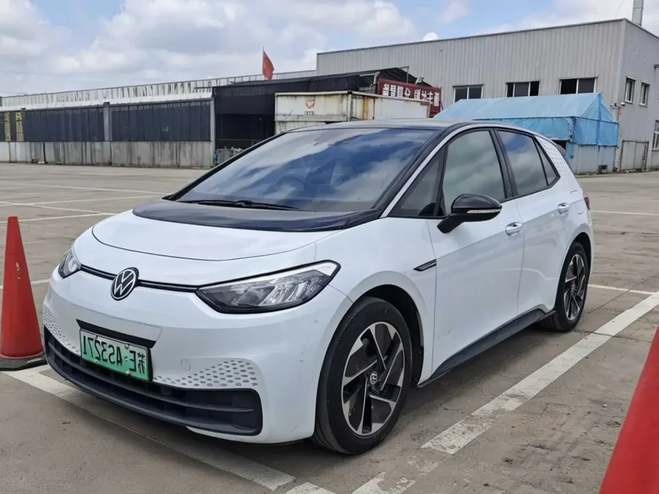 Volkswagen ID.3 Volkswagen ID.3 2023 Pure Smart Edition 2023 — photo 1, buy with delivery to Moscow