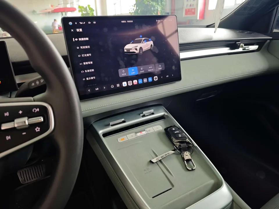 Roewe D6 Roewe D6 2025 520km Smart Edition 2025 — thumbnail 3
