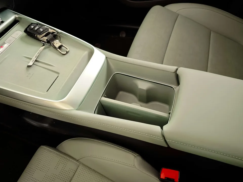 Roewe D6 Roewe D6 2025 520km Smart Edition 2025 — thumbnail 4