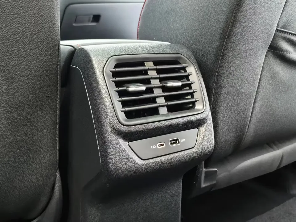 Volkswagen Lamando Lingdu 2023 Lingdu L 280TSI DSG Cool Edition 2023 — thumbnail 3