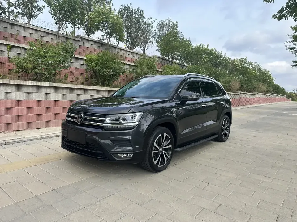 Volkswagen Tharu tuyue 2022 280TSI 2WD Deluxe Edition 2022 — photo 1, buy with delivery to Moscow
