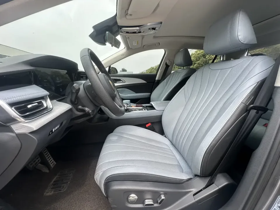 Hongqi H5 PHEV Hongqi H5 PHEV 2025 170 Super Mixed Version 2025 — thumbnail 3