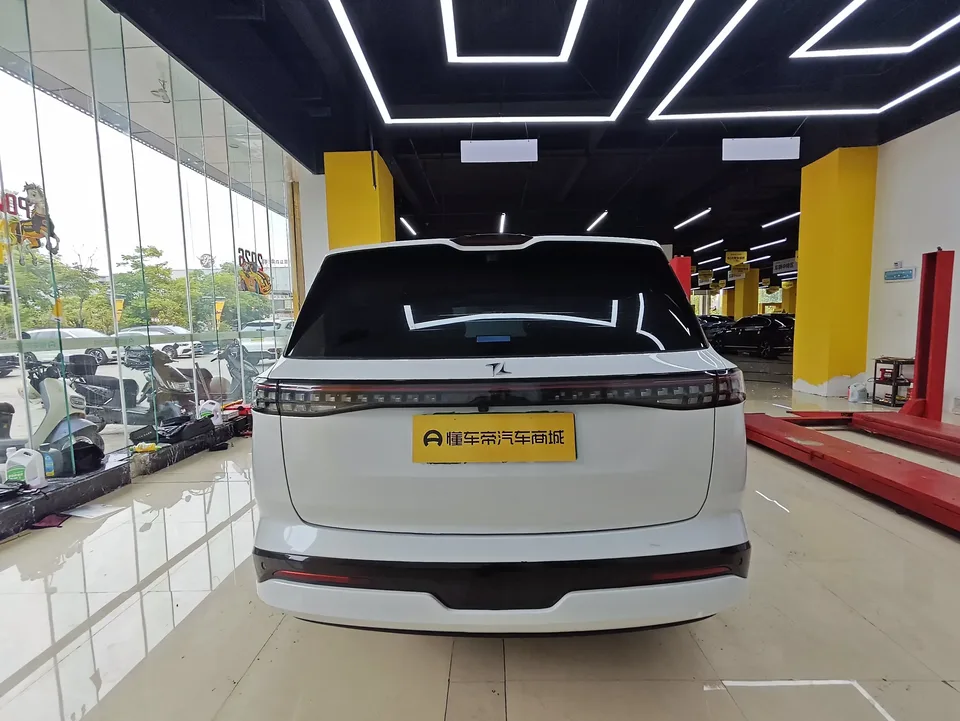 Dongfeng Yipai 008 Yipai 008 2025 210Max Ruyi Edition 6 Seaters 2025 — thumbnail 2