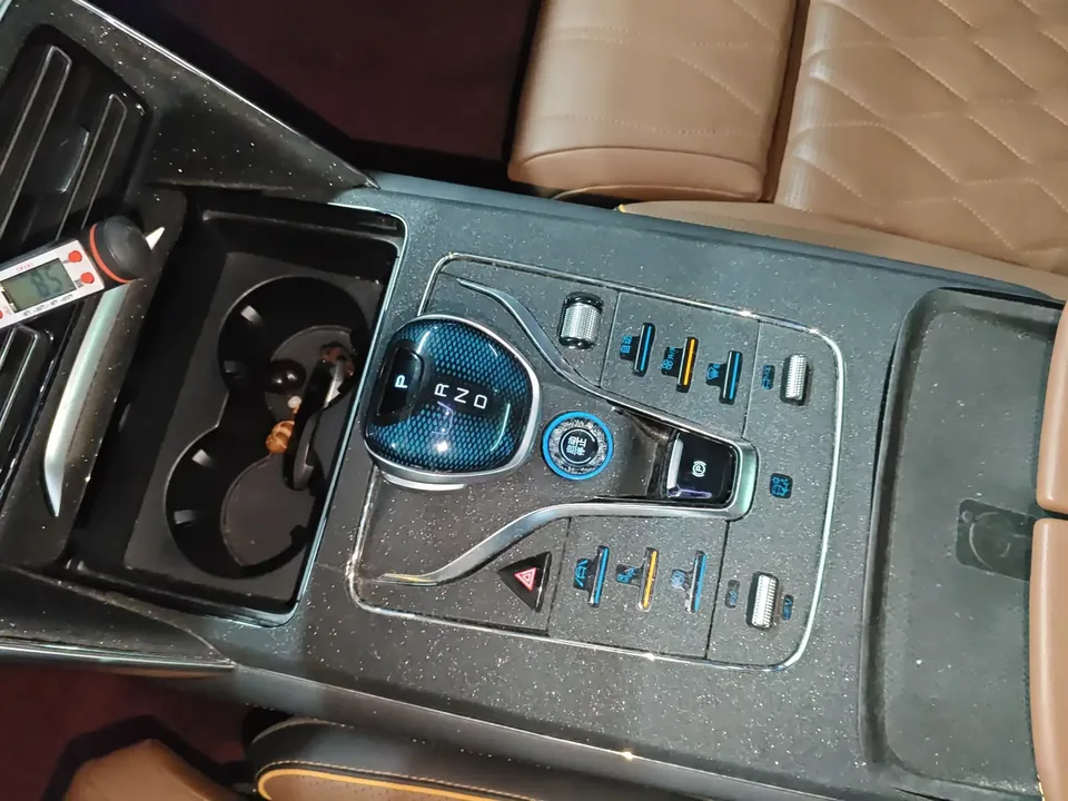 BYD Tang DM Tang DM 2021 DM-i 1.5T 112KM Premium Edition 2022 — thumbnail 4