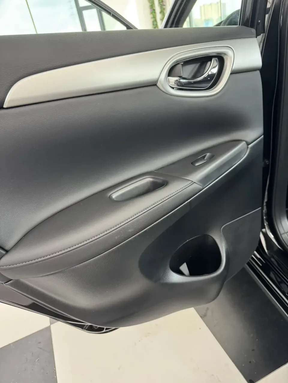Nissan Sylphy Sylphy 2022 Classic 1.6 XE CVT Comfort Edition 2023 — thumbnail 3