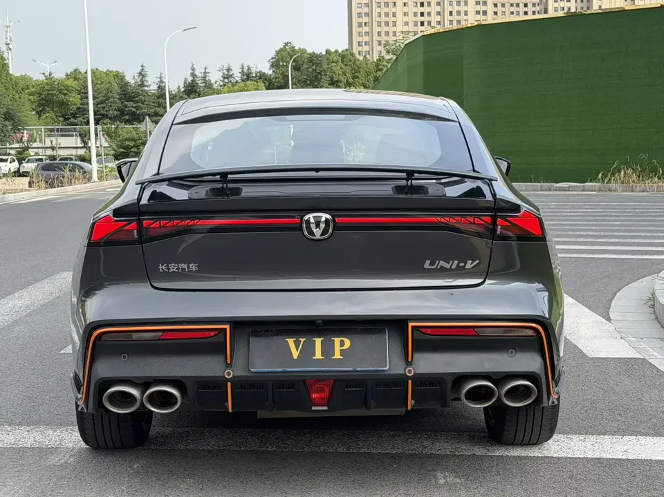 Changan UNI-V Changan UNI-V 2022 1.5T Sports Edition 2023 — thumbnail 2