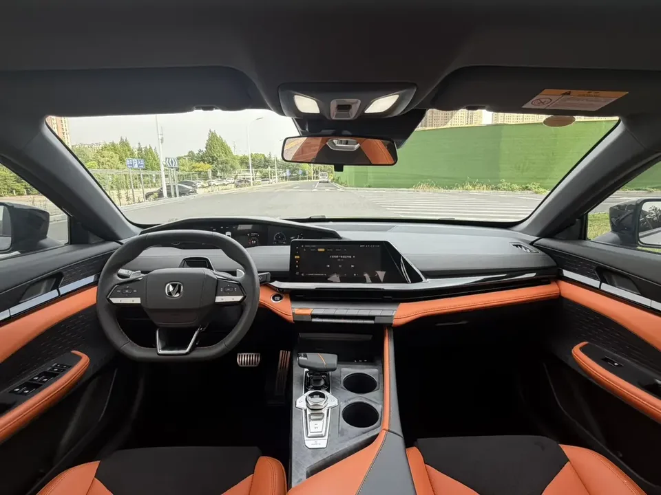 Changan UNI-V Changan UNI-V 2022 1.5T Sports Edition 2023 — thumbnail 3