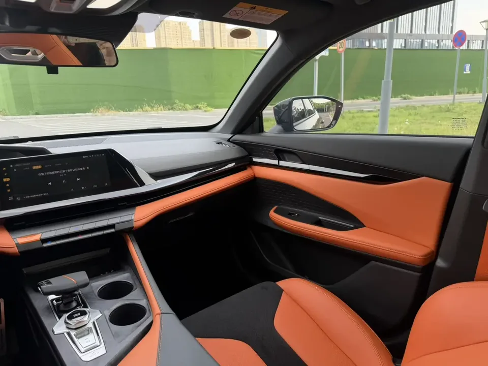 Changan UNI-V Changan UNI-V 2022 1.5T Sports Edition 2023 — thumbnail 4
