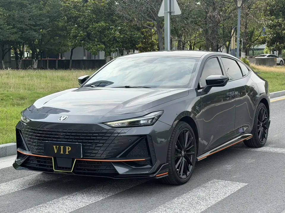 Changan UNI-V Changan UNI-V 2022 1.5T Sports Edition 2023 — photo 1, buy with delivery to Moscow