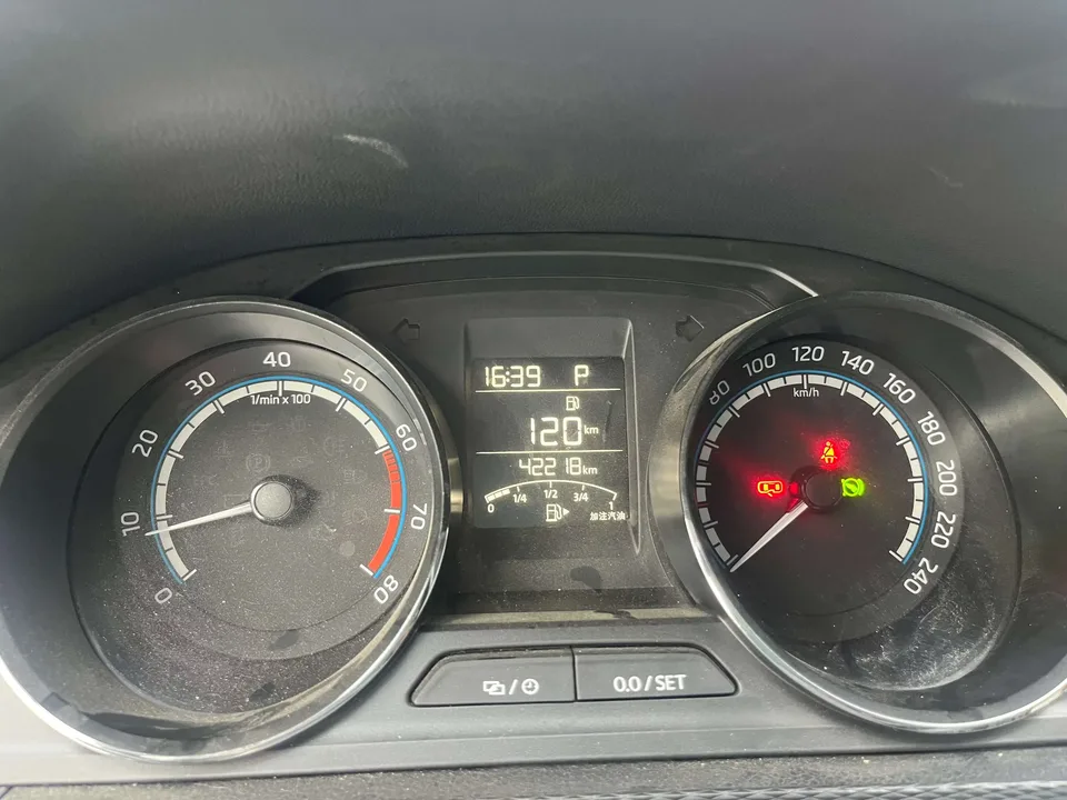 Skoda Comek Comek 2023 1.5L Automatic Comfort Edition 2024 — thumbnail 5