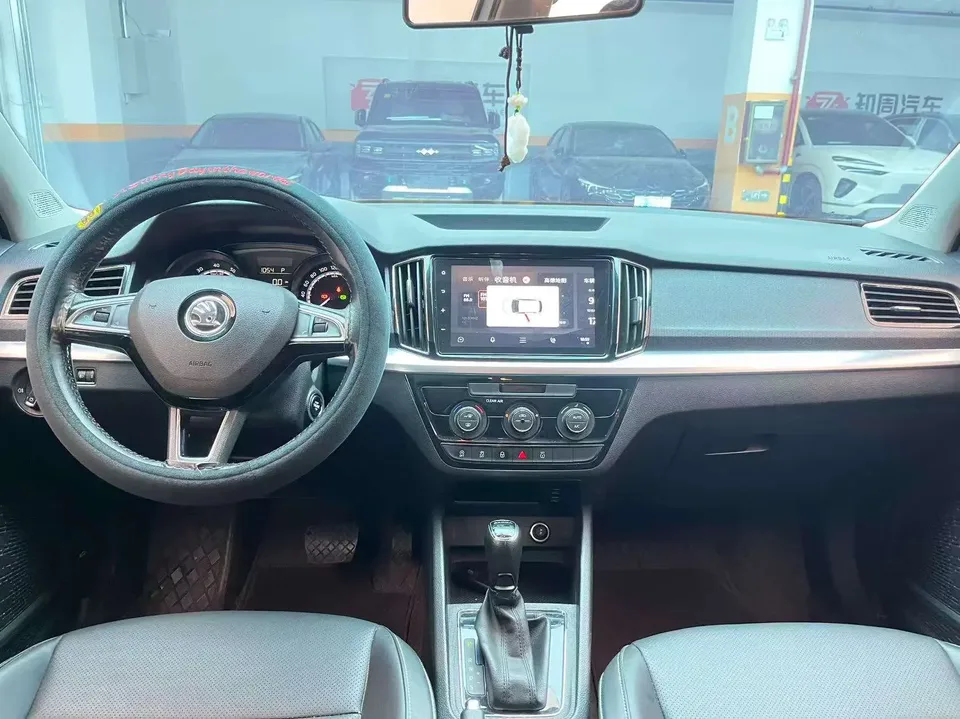 Skoda Comek Comek 2023 Modified 1.5L Automatic Comfort Edition 2023 — thumbnail 3