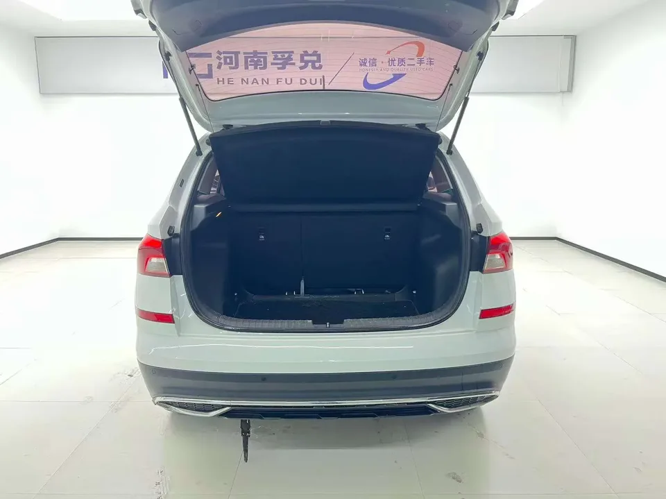 Skoda Comek Comek 2023 Modified 1.5L Automatic Comfort Edition 2023 — thumbnail 4
