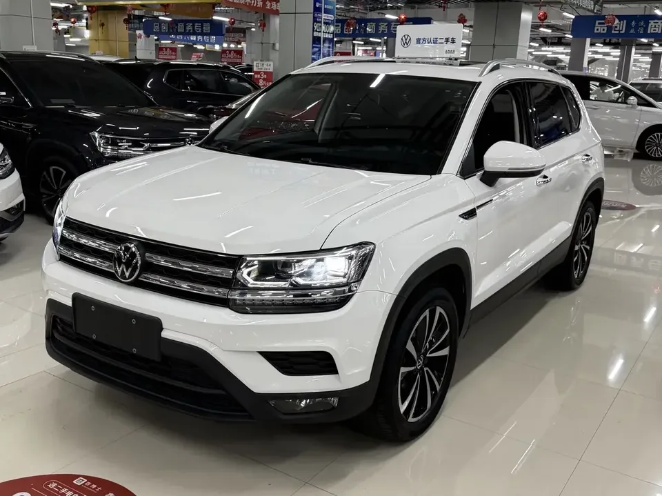 Volkswagen Tharu tuyue 2021 280TSI 2WD Deluxe Edition 2022 — photo 1, buy with delivery to Moscow