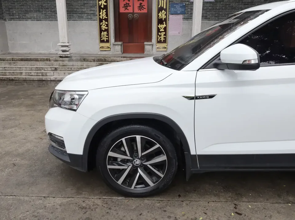 Skoda Comek Comek 2023 Modified 1.5L Automatic Comfort Edition 2024 — thumbnail 5