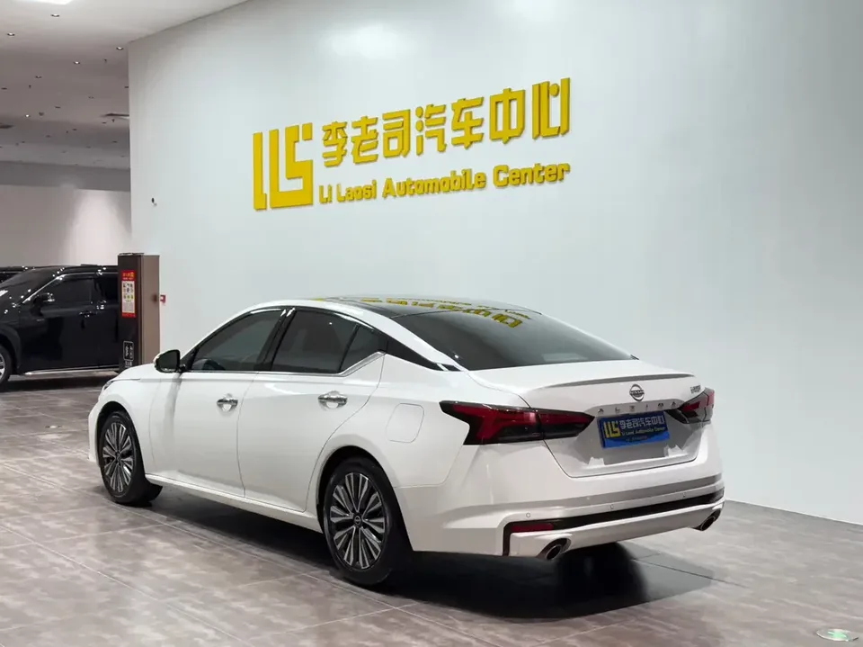 Nissan Altima Sound of nature 2022 2.0L XL-TLS Enjoy Edition 2023 — thumbnail 2