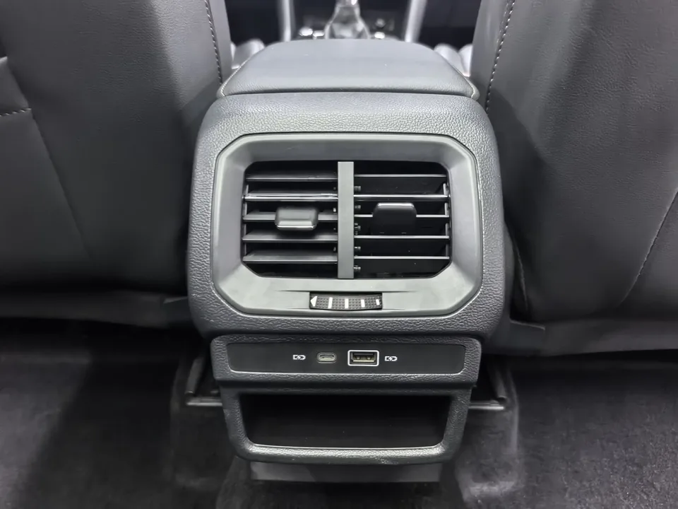 Volkswagen Tharu tuyue 2022 280TSI 2WD Deluxe Edition 2022 — thumbnail 3