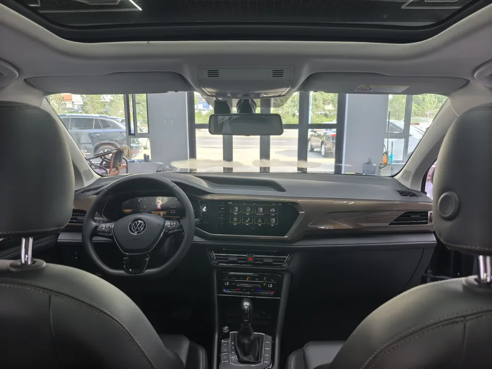 Volkswagen Tharu tuyue 2022 280TSI 2WD Deluxe Edition 2022 — thumbnail 4