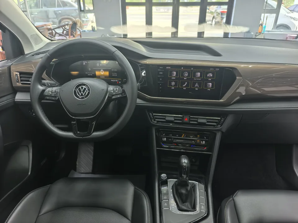 Volkswagen Tharu tuyue 2022 280TSI 2WD Deluxe Edition 2022 — thumbnail 5