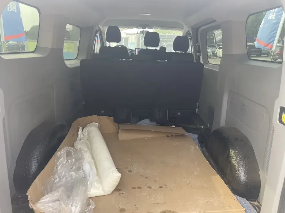 Datong Xintu V70 Xintu V70 2023 2.0T Diesel Manual Elite Edition Short Axle Low Top 5/6 Seats 125Ps 2025 — миниатюра 3