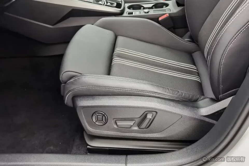 Audi A3 Audi A3 2024 Sportback 35 TFSI Stylish and sporty 2024 — thumbnail 3