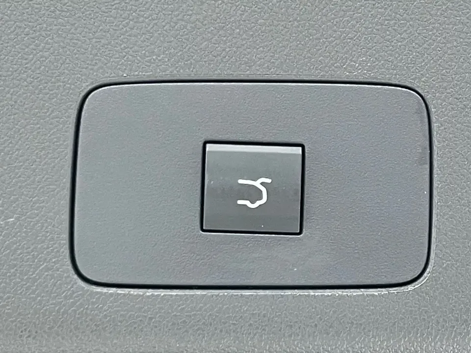 Dongfeng Yipai 008 Yipai 008 2024 210Ultra Extended Range 5-seater 2025 — thumbnail 2