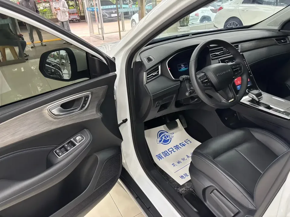 Roewe RX5 Roewe RX5 2023 PLUS 330TGI Automatic Trendsetting Smart Edition 2025 — thumbnail 3
