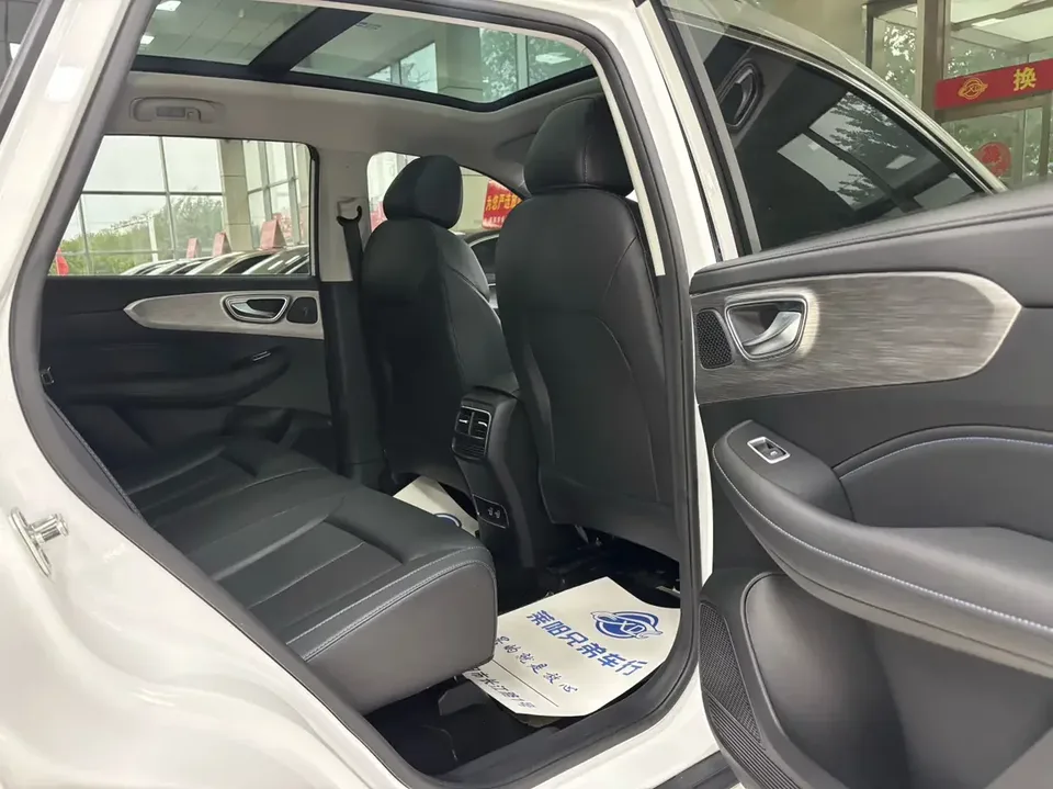 Roewe RX5 Roewe RX5 2023 PLUS 330TGI Automatic Trendsetting Smart Edition 2025 — thumbnail 5