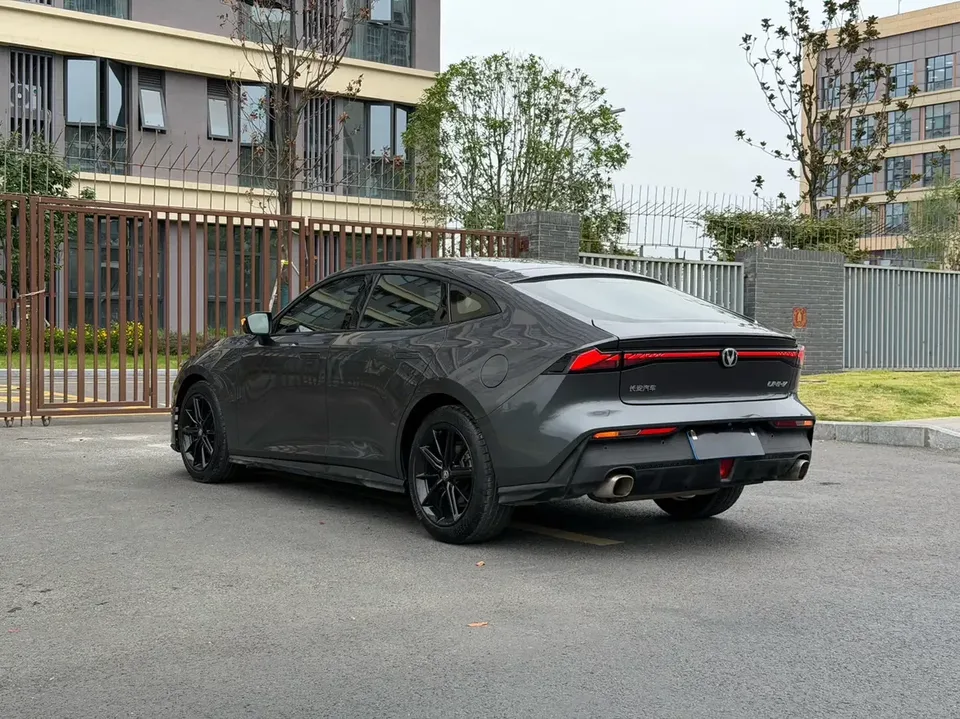 Changan UNI-V Changan UNI-V 2022 1.5T Premium 2023 — thumbnail 2