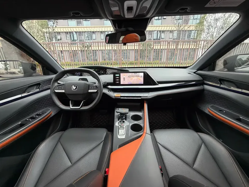 Changan UNI-V Changan UNI-V 2022 1.5T Premium 2023 — thumbnail 3