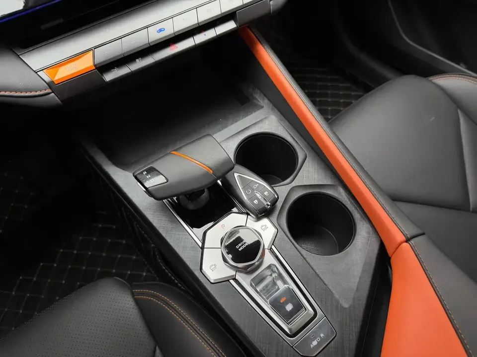 Changan UNI-V Changan UNI-V 2022 1.5T Premium 2023 — thumbnail 4