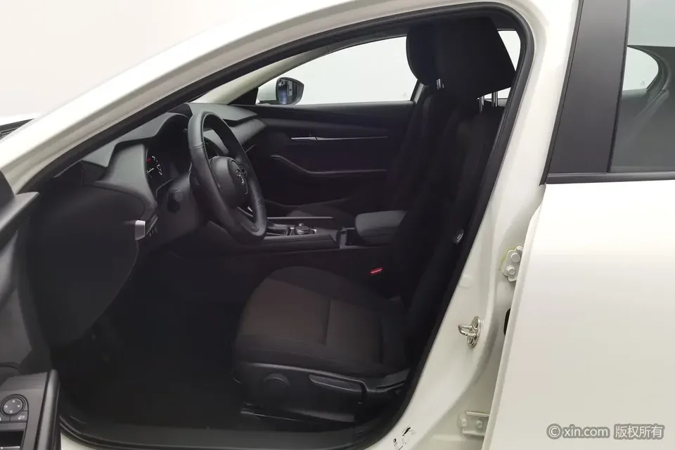 Mazda Axela Mazda3 Angkesela 2023 2.0L Automatic Quality Edition 2023 — thumbnail 5