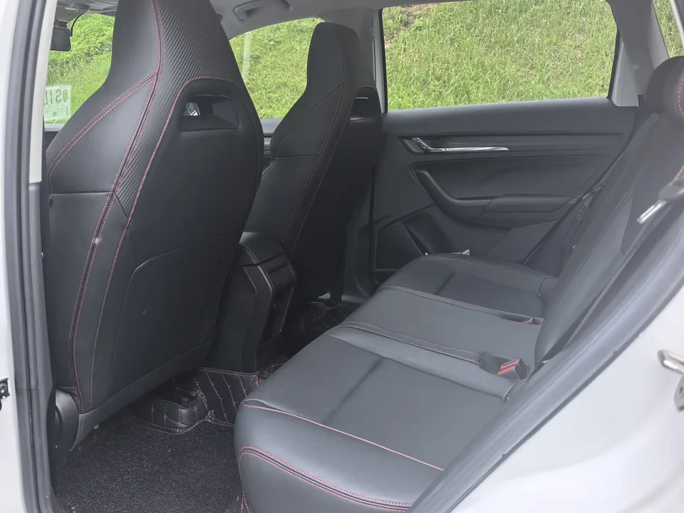 Skoda Kamiq Komic GT 2022 1.5L Automatic Premium Edition 2022 — миниатюра 4