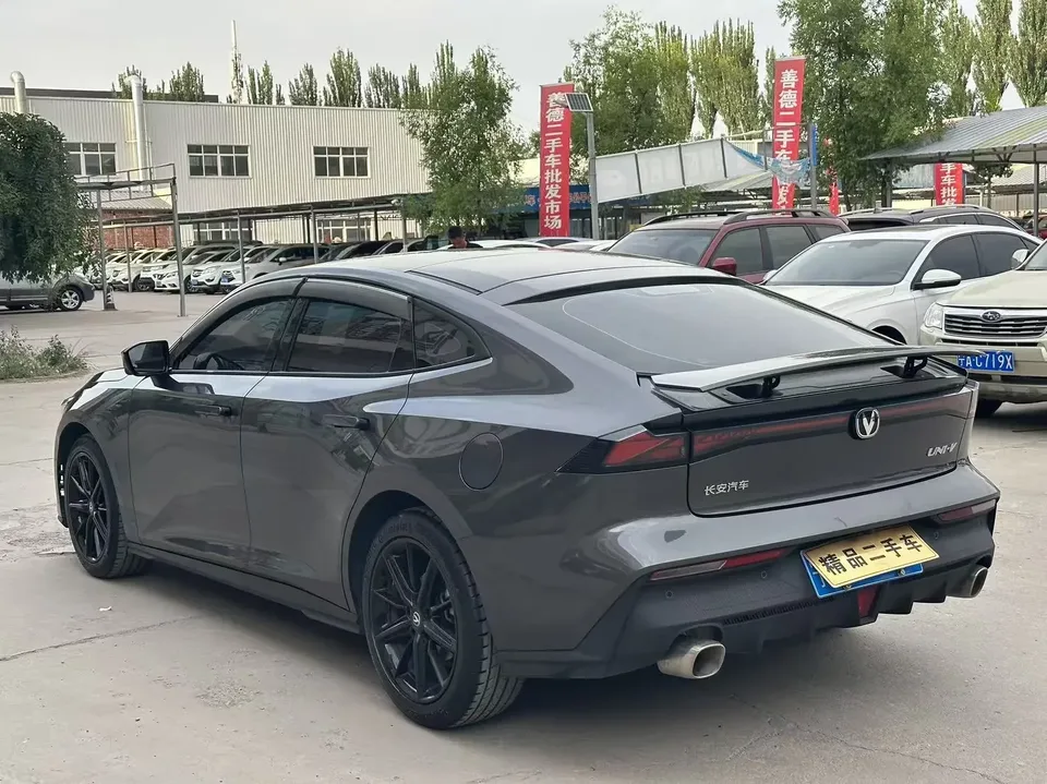 Changan UNI-V Changan UNI-V 2023 1.5T Premium 2024 — thumbnail 4