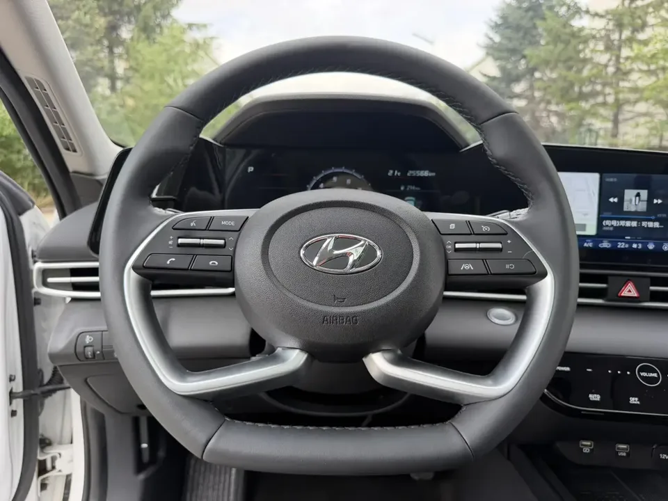 Hyundai Elantra Elantra 2022 1.5L CVT LUX Premium Edition 2022 — thumbnail 5