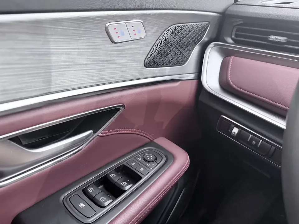 Jetour Jietu X70 PLUS Jietu X70 PLUS 2023 Ziqiang version 1.5T DCT Ziqiang PRO+ 7 seats 2023 — thumbnail 3