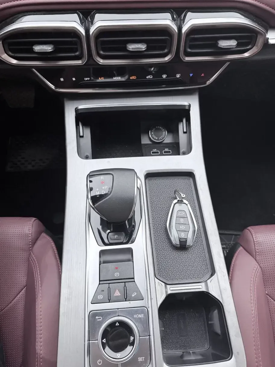 Jetour Jietu X70 PLUS Jietu X70 PLUS 2023 Ziqiang version 1.5T DCT Ziqiang PRO+ 7 seats 2023 — thumbnail 4