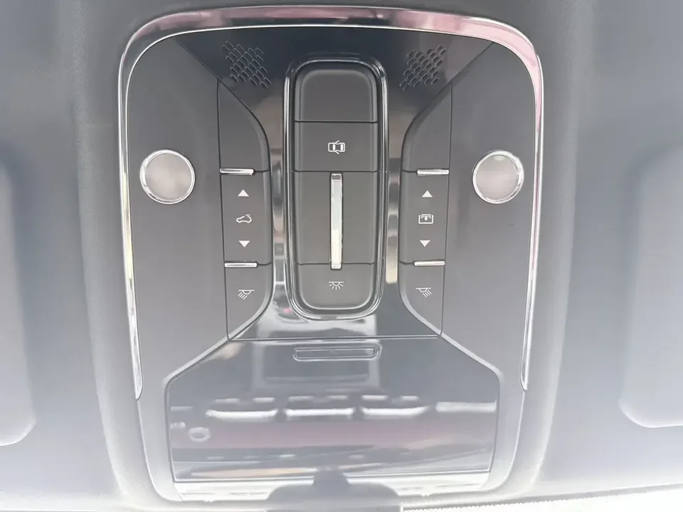 Jetour Jietu X70 PLUS Jietu X70 PLUS 2023 Ziqiang version 1.5T DCT Ziqiang PRO+ 7 seats 2023 — thumbnail 5